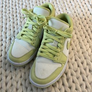 W Air Jordan 1 Low SE - Limelight